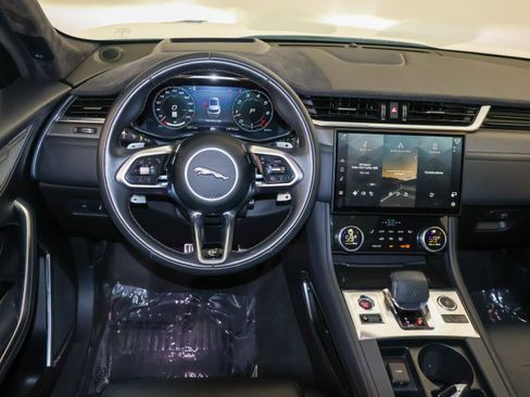 Used 2021 Jaguar F-PACE SVR image 23