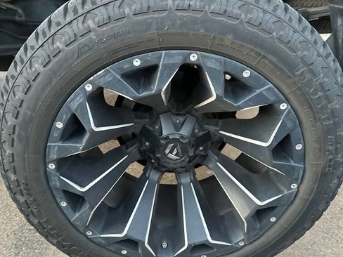 Used 2017 Toyota Tundra SR5 w/ SR5 Upgrade Package AWD/4WD image 9