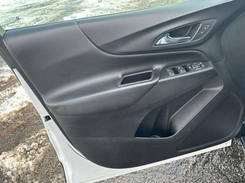 Used 2018 Chevrolet Equinox LT image 16