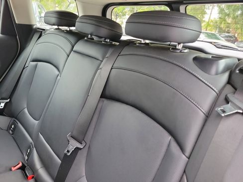 Used 2019 MINI Cooper Clubman ALL4 w/ Premium Package image 17