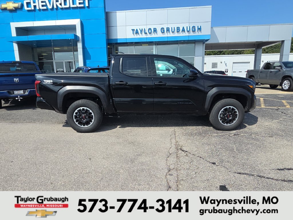 Used 2025 Toyota Tacoma TRD Off-Road AWD/4WD image 1