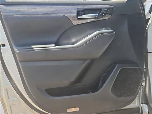 Used 2020 Toyota Highlander Limited AWD/4WD image 9