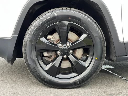Used 2016 Jeep Cherokee Latitude w/ Comfort/Convenience Group AWD/4WD image 46