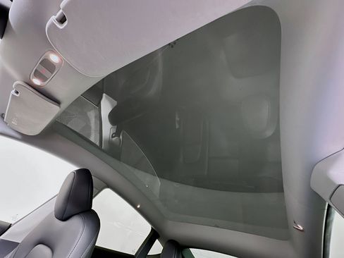 Used 2023 Tesla Model Y Long Range image 25