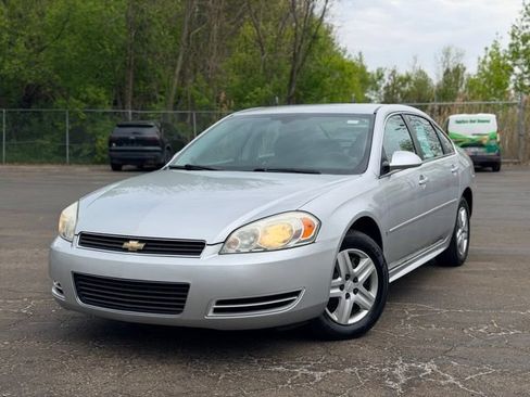 Used 2010 Chevrolet Impala LS FWD image 2