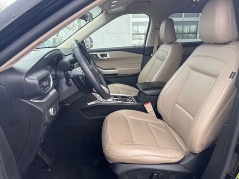 Used 2021 Ford Explorer XLT w/ Equipment Group 202A AWD/4WD image 10