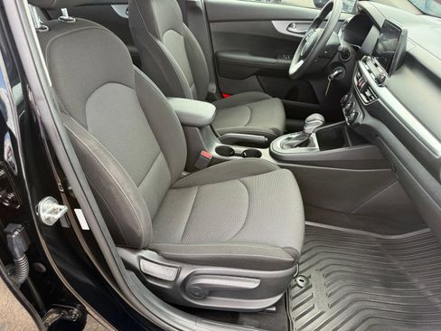 Used 2023 Kia Forte LXS FWD image 30