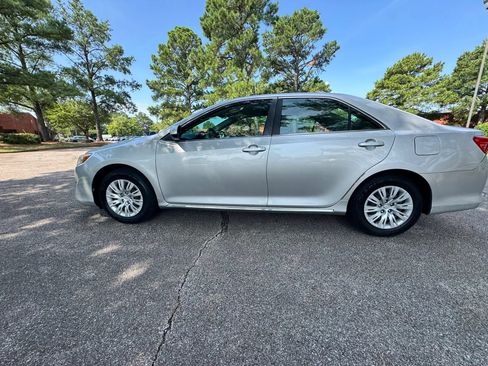 Used 2012 Toyota Camry LE FWD image 7