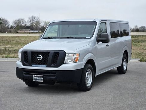Used 2019 Nissan NV 3500 S image 3
