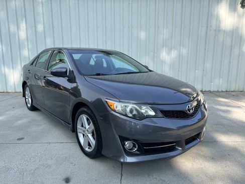 Used 2014 Toyota Camry SE FWD image 1