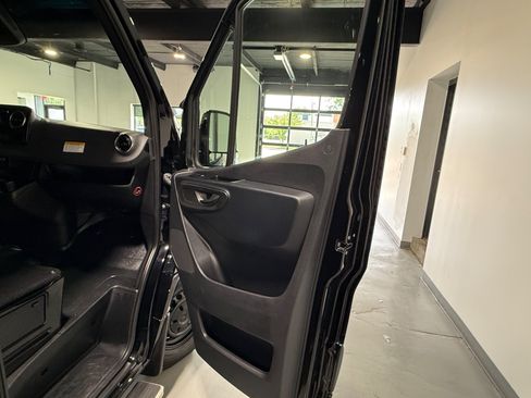 Used 2024 Mercedes-Benz Sprinter 3500 image 43