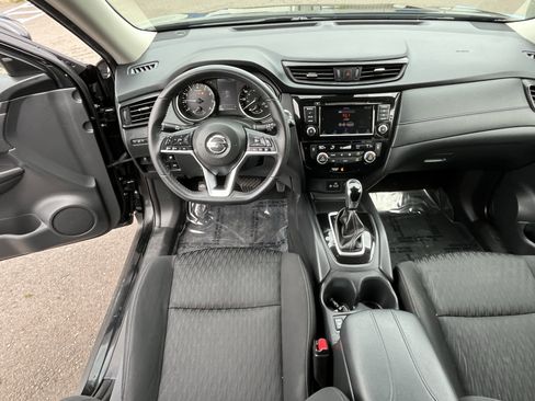 Used 2020 Nissan Rogue SV image 11