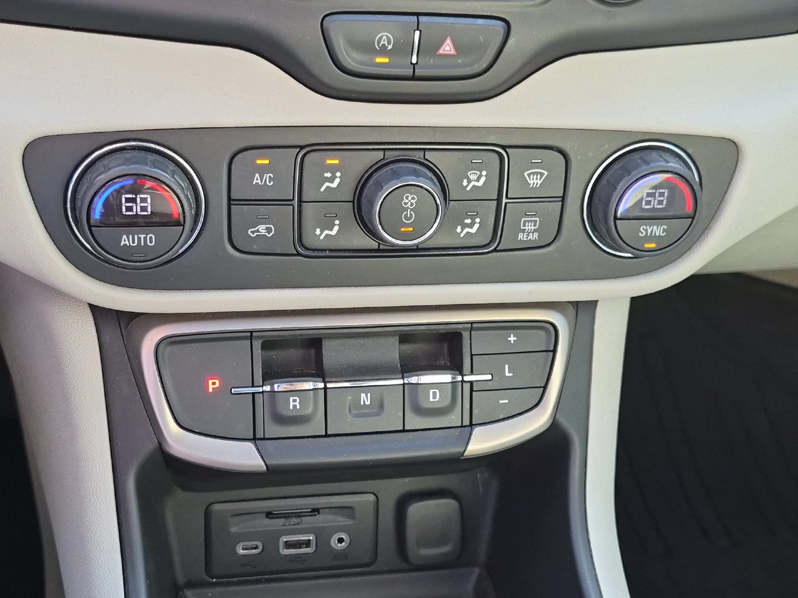 Used 2022 GMC Terrain Denali w/ Denali Premium Package AWD/4WD image 23