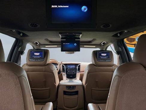Used 2017 Cadillac Escalade ESV Platinum RWD image 27