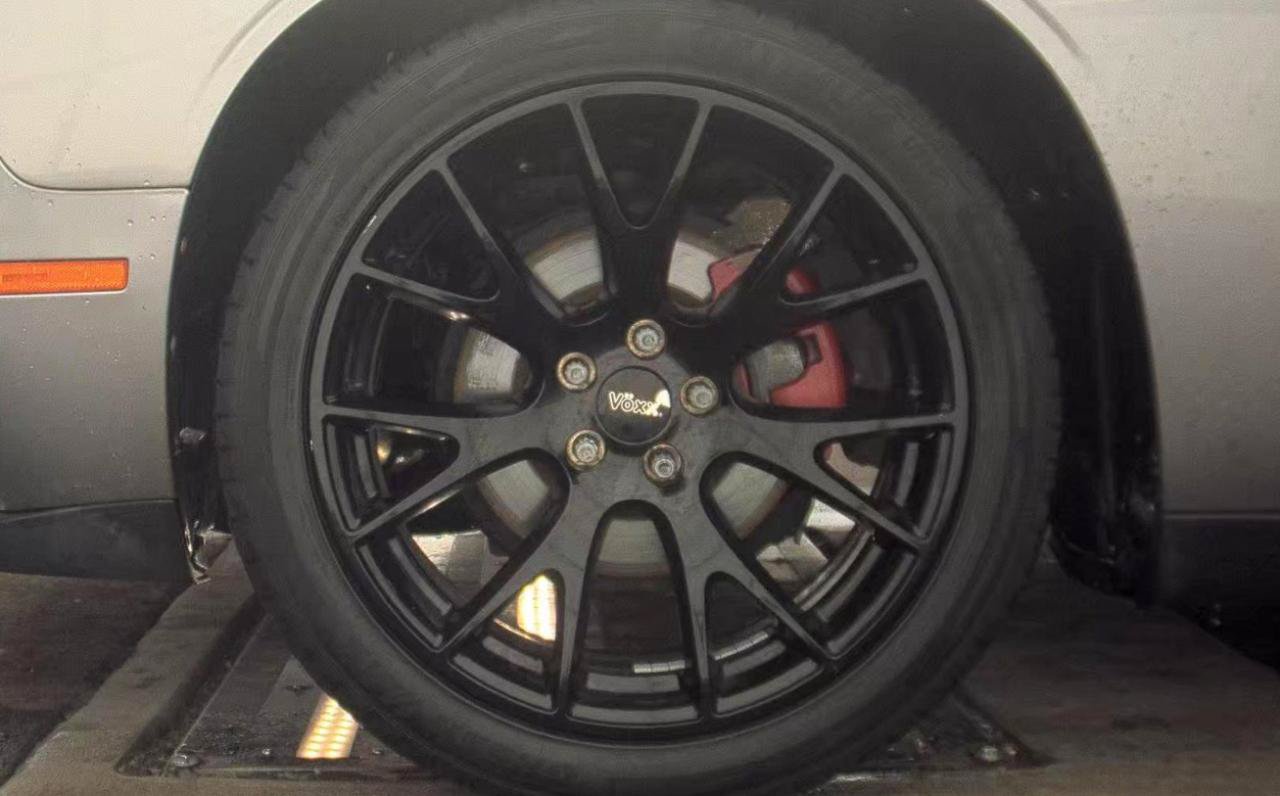 Used 2015 Dodge Challenger SXT RWD image 6
