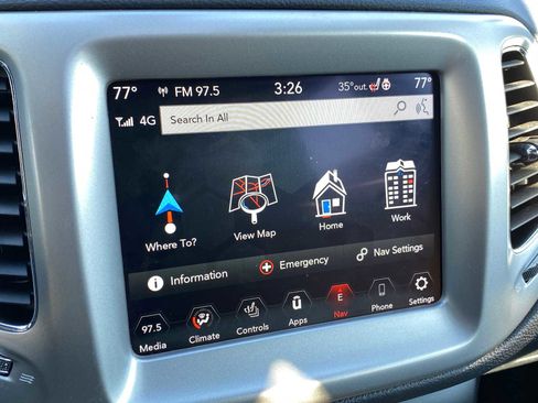 Used 2021 Jeep Compass Latitude image 27