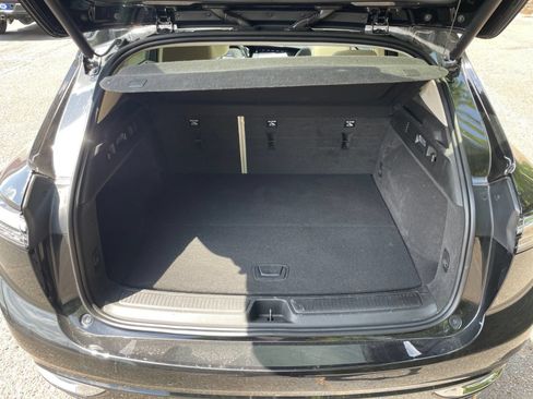 Used 2023 Buick Envision Avenir AWD/4WD image 40