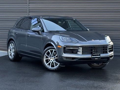 Used 2025 Porsche Cayenne image 9