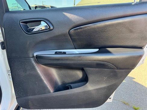 Used 2019 Dodge Journey SE image 15