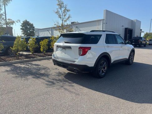 Used 2022 Ford Explorer XLT w/ Equipment Group 202A AWD/4WD image 3