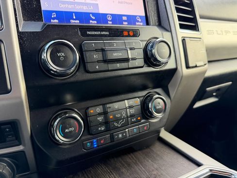 Used 2020 Ford F250 Lariat w/ Lariat Ultimate Package AWD/4WD image 14
