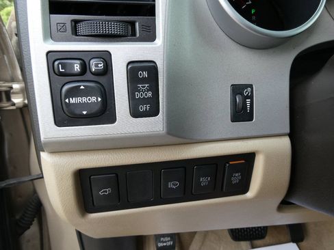 Used 2008 Toyota Sequoia Limited AWD/4WD image 23