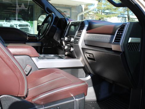 Used 2017 Ford F250 Platinum w/ Platinum Ultimate Package image 12