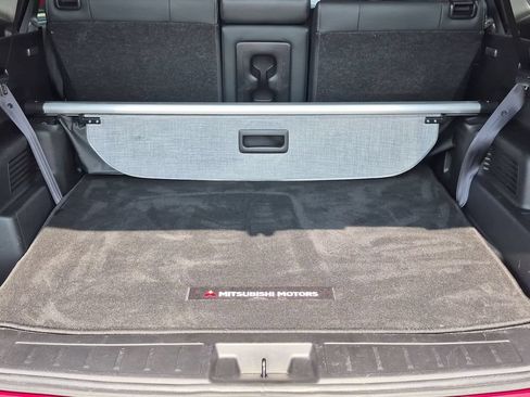 Used 2023 Mitsubishi Outlander 4WD Plug-In Hybrid image 29