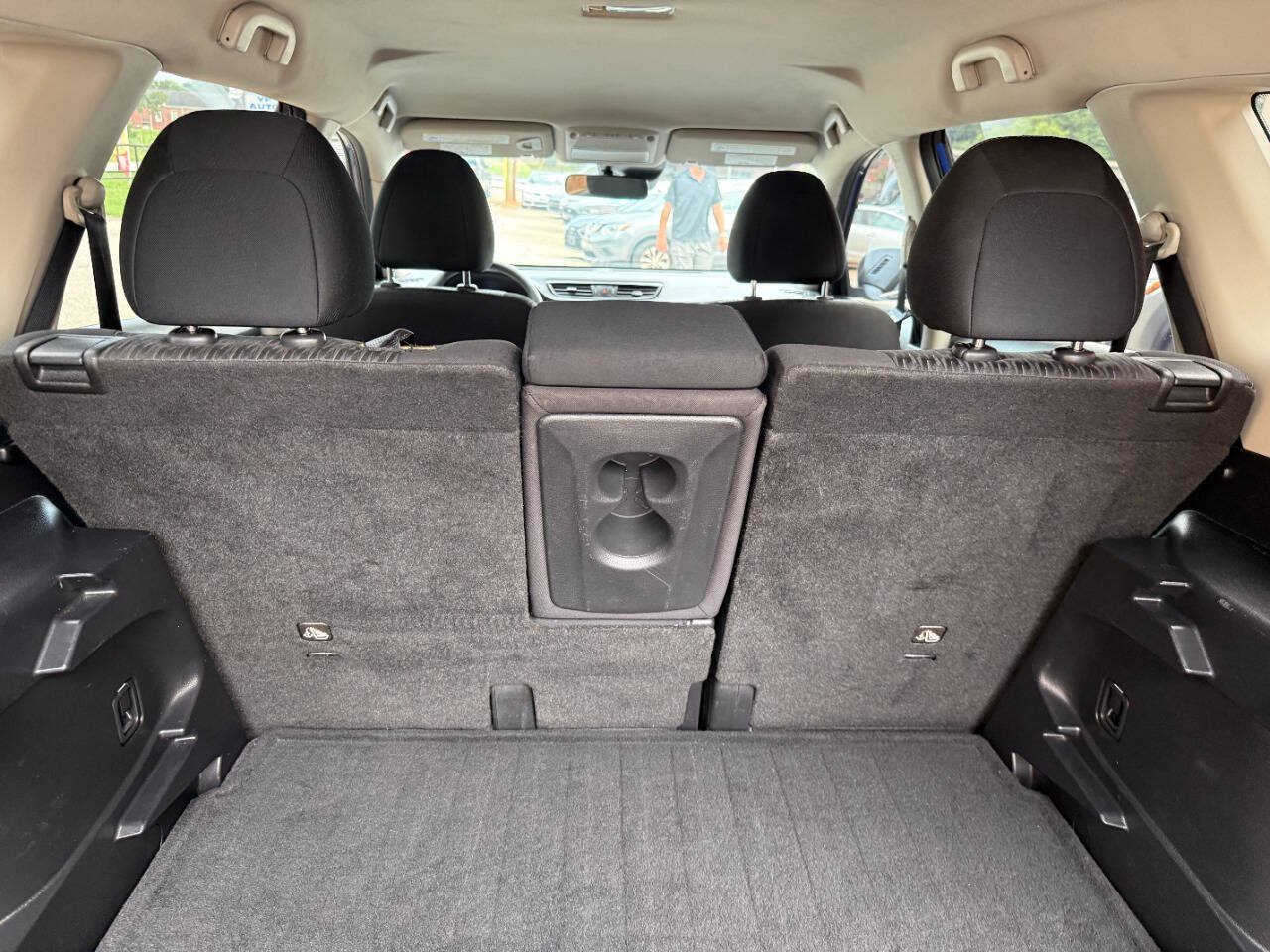 Used 2020 Nissan Rogue S FWD image 17
