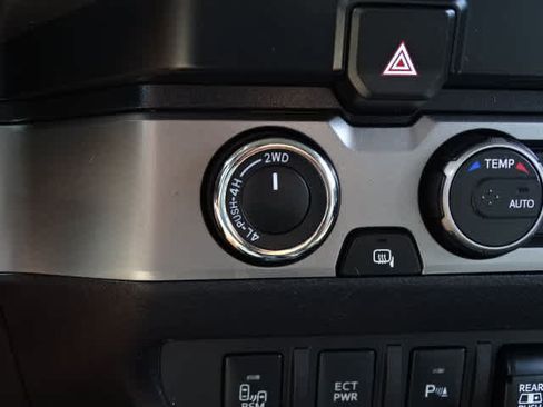 Certified 2022 Toyota Tacoma SR5 AWD/4WD image 30