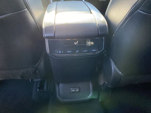 Used 2022 Toyota Highlander XLE image 82