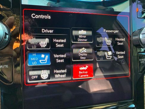 Used 2021 RAM 1500 Laramie AWD/4WD image 30