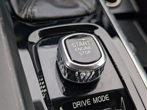 Used 2019 Volvo XC60 T5 Momentum w/ Multimedia Package image 27