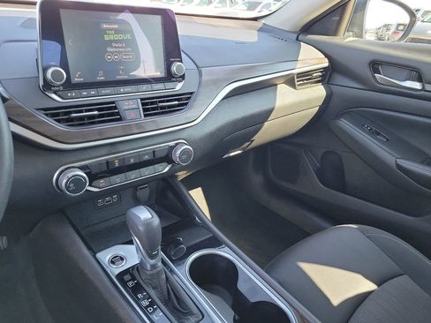 Used 2024 Nissan Altima 2.5 SV image 20