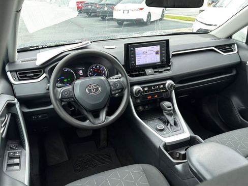 Used 2021 Toyota RAV4 XLE AWD/4WD image 18