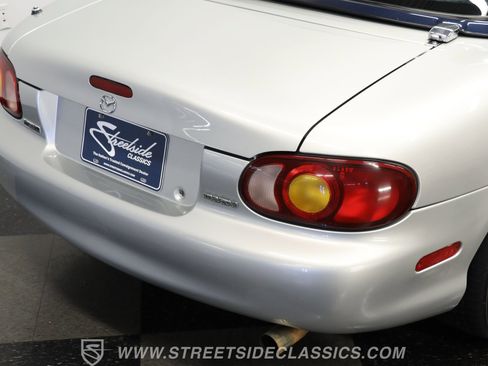 Used 1999 MAZDA MX-5 Miata image 24