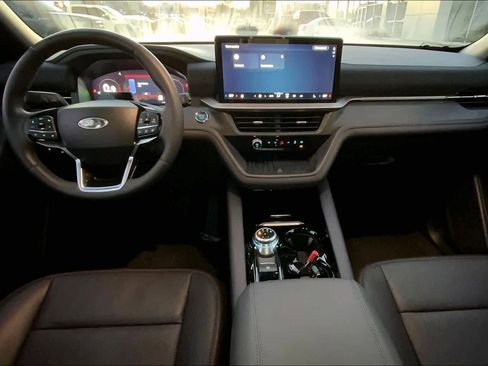 Used 2025 Ford Explorer Platinum image 15