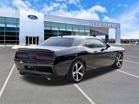 Used 2015 Dodge Challenger R/T image 4