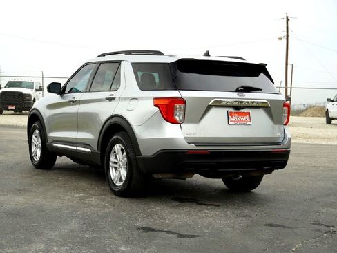 Used 2021 Ford Explorer XLT image 8