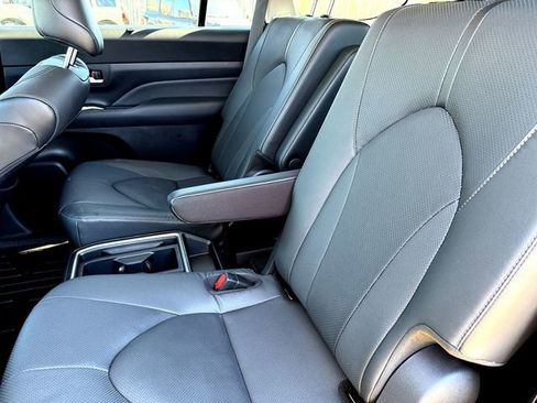 Used 2024 Toyota Grand Highlander Limited image 23