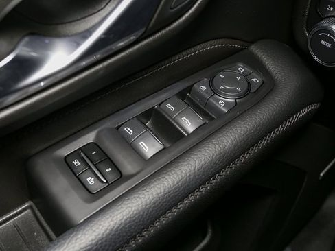 Used 2024 GMC Yukon Denali image 42