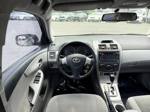 Used 2013 Toyota Corolla LE FWD image 25