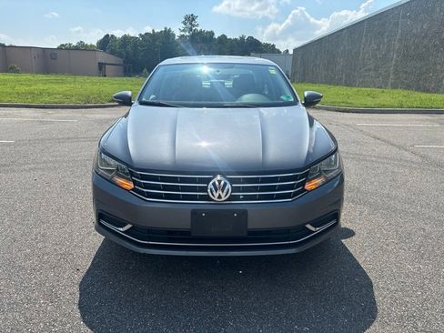 Used 2017 Volkswagen Passat 1.8T SE FWD image 2
