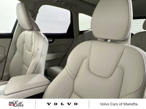 New 2026 Volvo XC60 B5 Ultra w/ Protection Package Premier image 12