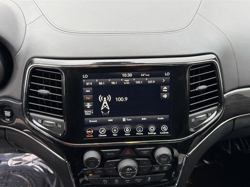 Used 2020 Jeep Grand Cherokee Overland image 27