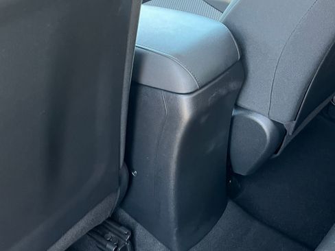 Used 2025 Kia Soul LX w/ LX Technology Package FWD image 23