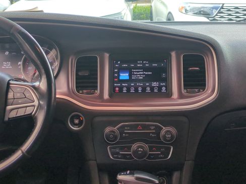 Used 2019 Dodge Charger SXT w/ Leather Interior Group image 17