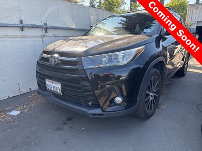 Used 2018 Toyota Highlander SE