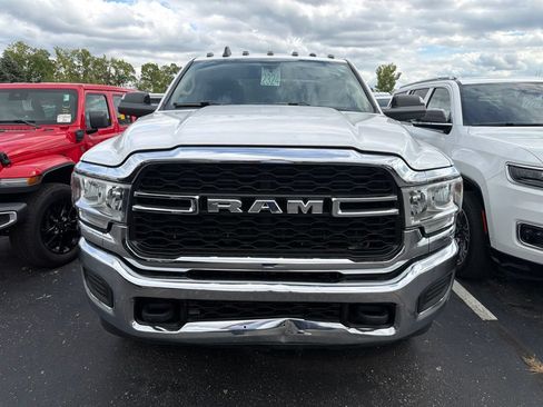 Used 2020 RAM 2500 Tradesman w/ Chrome Appearance Group AWD/4WD image 9