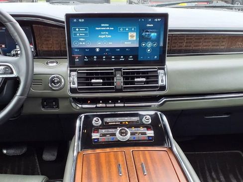 Certified 2022 Lincoln Navigator Black Label AWD/4WD image 9